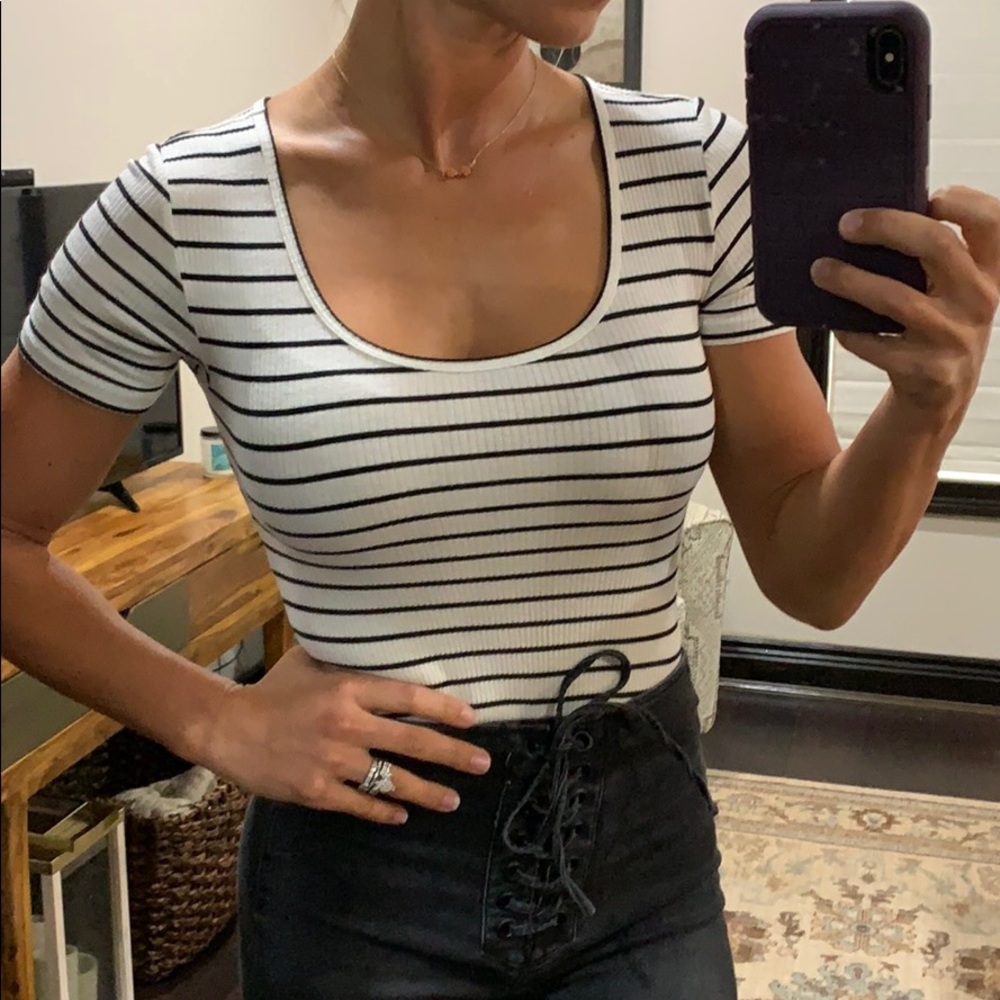 BLACK AND WHITE STRIPED BODYSUIT